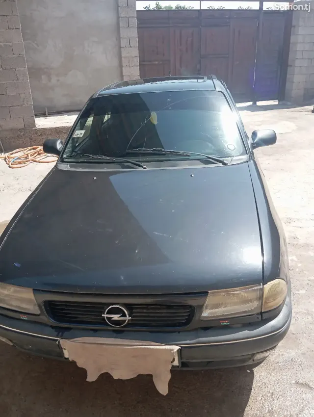 Opel Astra F 1997 · 1.6 MT