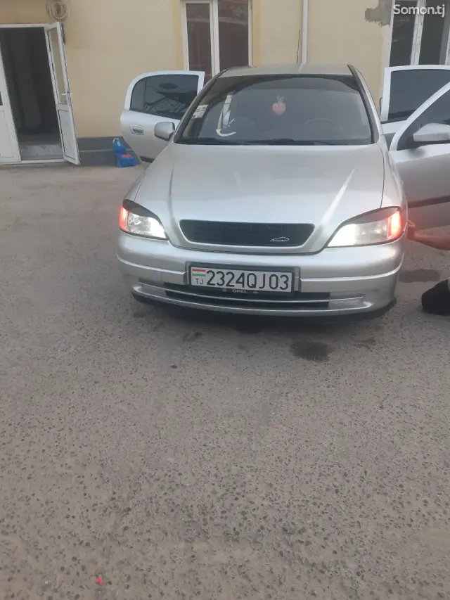 Opel Astra G 1999 · 1.6 MT
