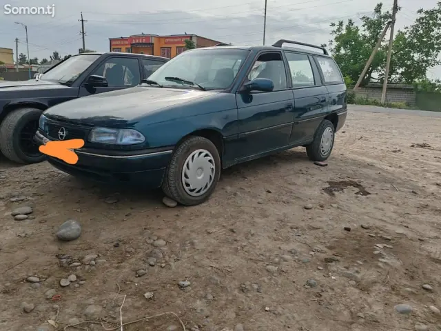 Opel Astra F 1994 · 1.6 MT