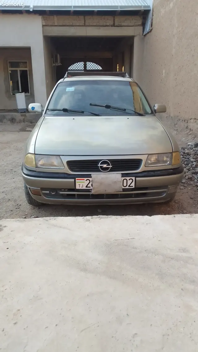 Opel Astra F 1996 · 1.6 MT
