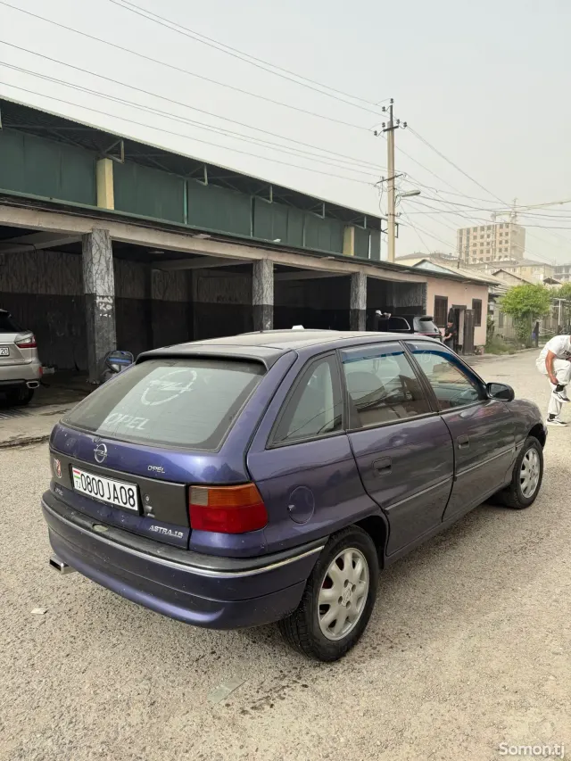 Opel Astra F 1997 · 1.6 MT