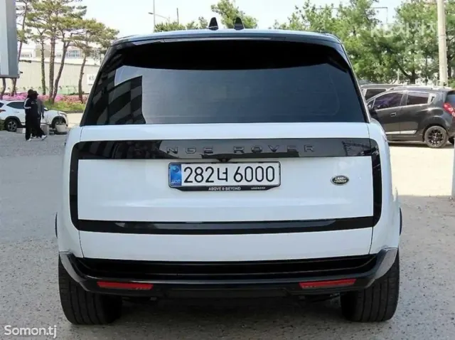Land Rover Range Rover 2023 · 4.4 AT