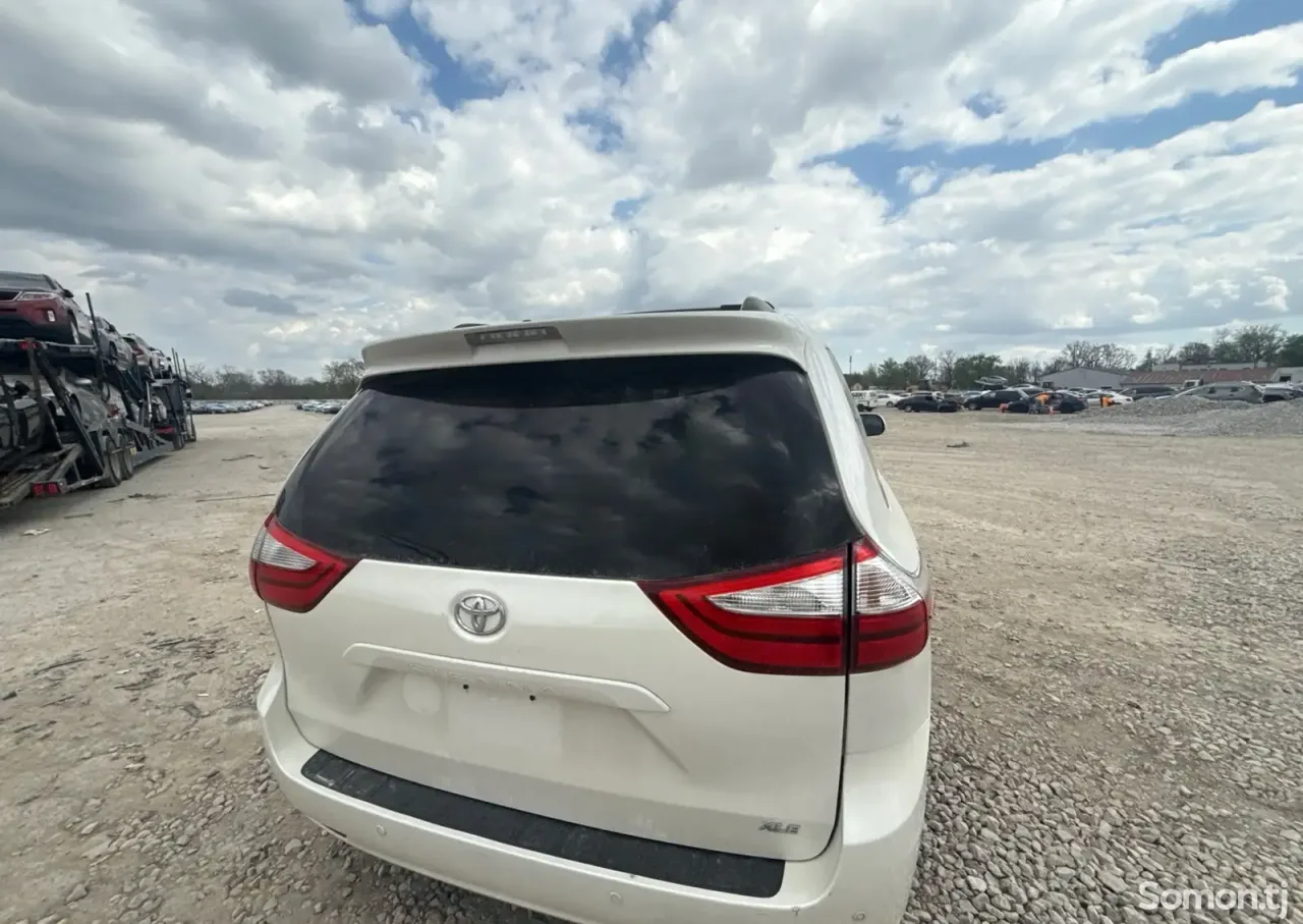 Toyota Sienna 2015 · 3.5 AT