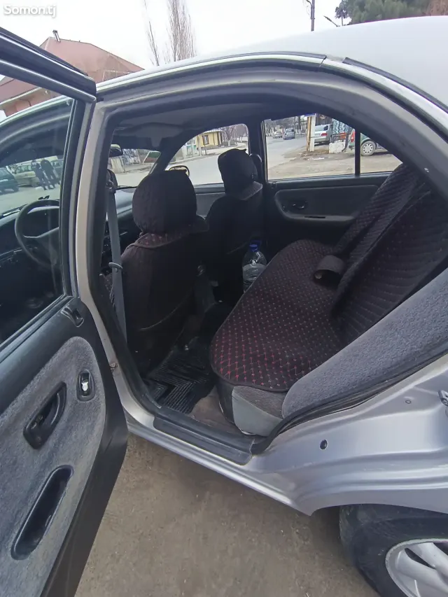 Hyundai Sonata 1999 · 2.2 MT