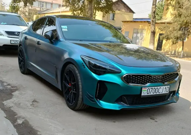 Kia Stinger 2018 · 3.3 AT