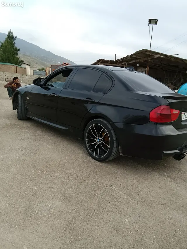 BMW 3 series 2011 · 2.0 AT