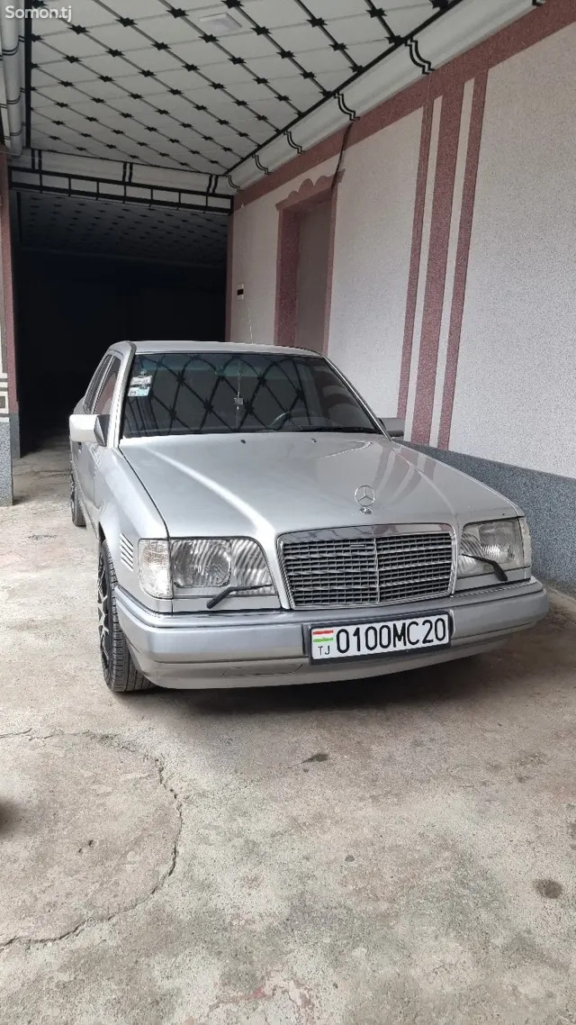 Mercedes-Benz W124 1994 · 2.0 AT