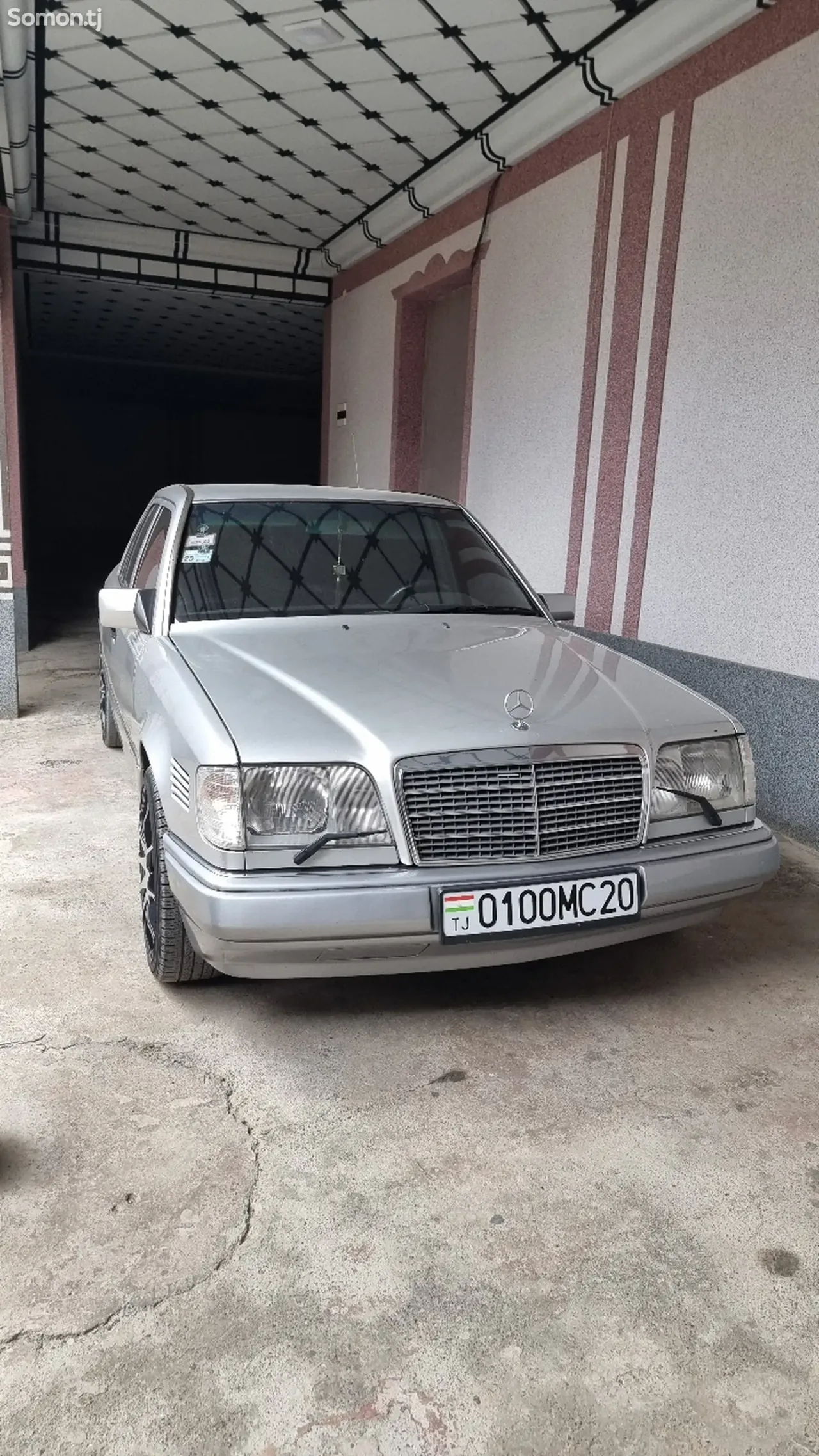 Mercedes-Benz W124 1994 · 2.0 AT