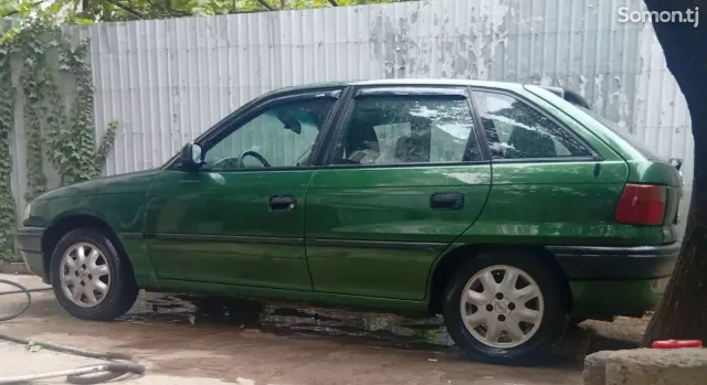 Opel Astra F 1996 · 1.6 MT