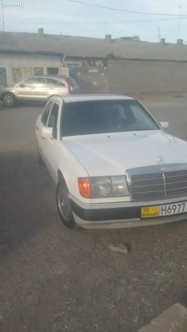 Mercedes-Benz W124 1993 · 2.0 MT