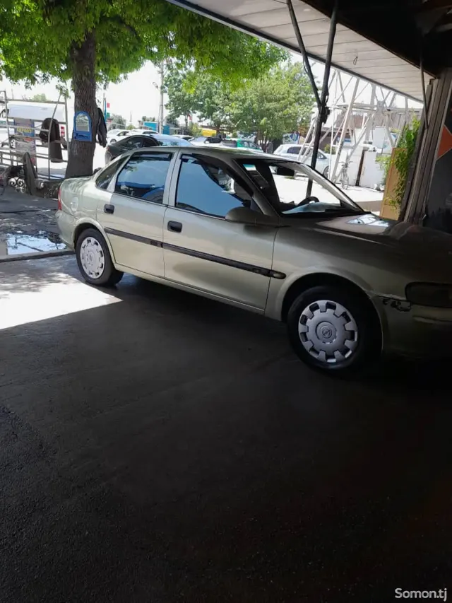 Opel Vectra B 1996 · 1.6 AT