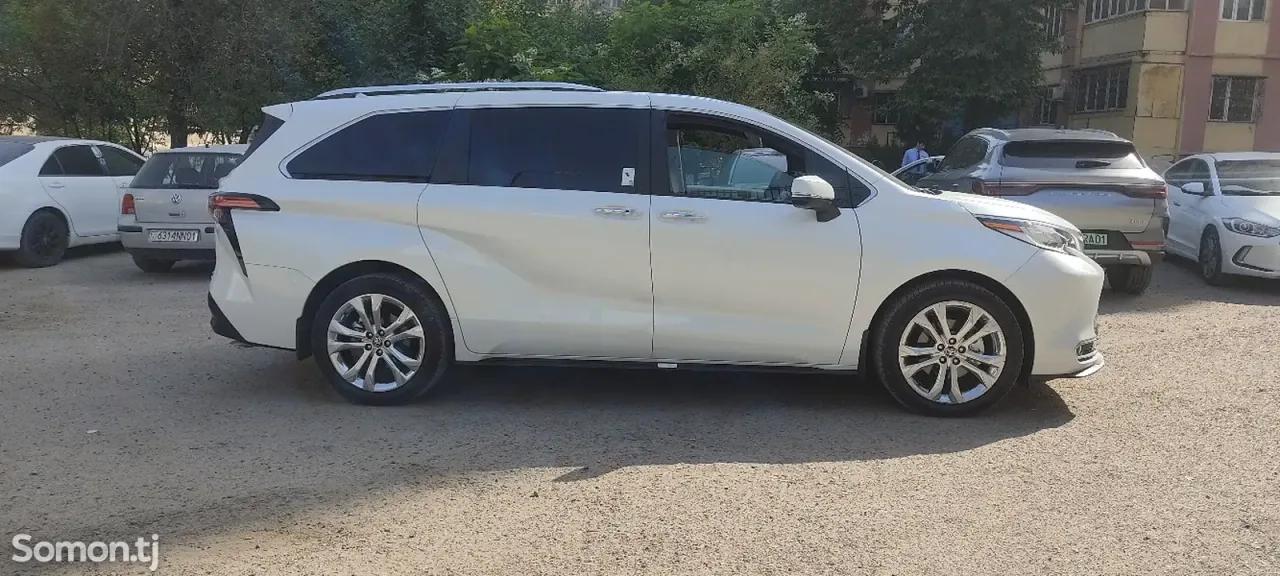 Toyota Sienna 2024 · 2.5 AT