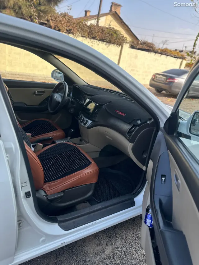 Hyundai Avante 2009 · 1.6 AT