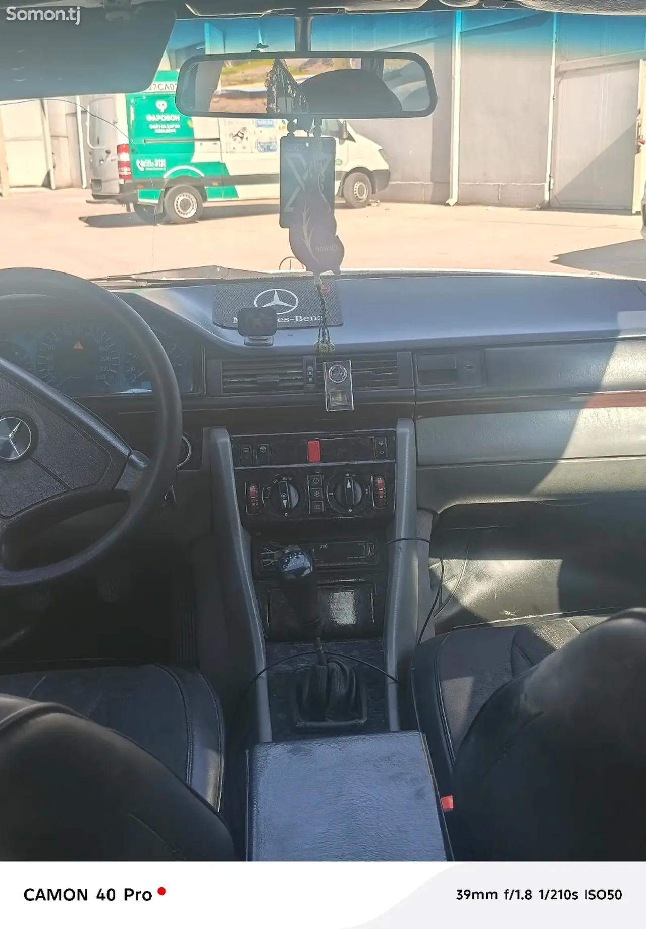 Mercedes-Benz W124 1990 · 2.0 MT