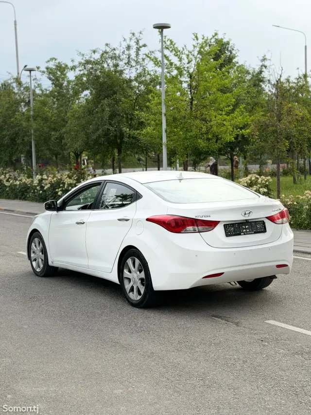 Hyundai Avante 2011 · 1.6 AT