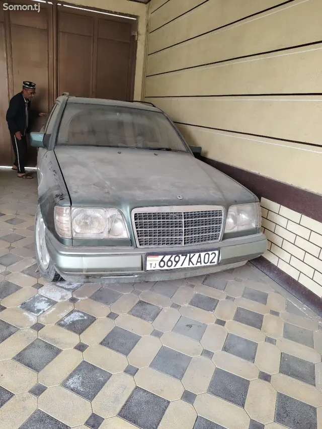Mercedes-Benz W124 1994 · 2.0 MT