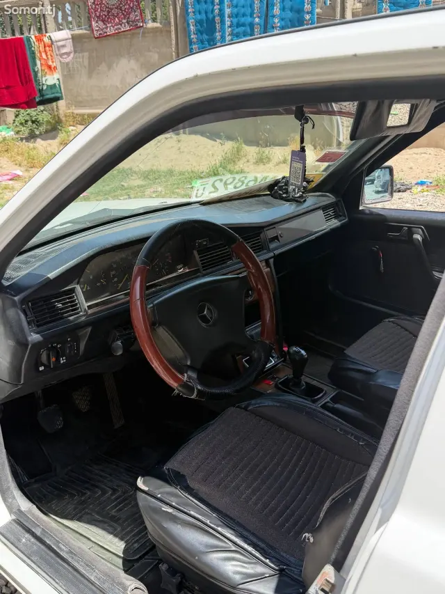 Mercedes-Benz E class 1991 · 1.8 MT