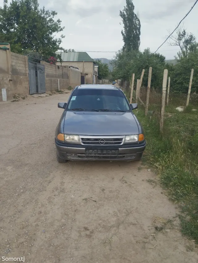 Opel Astra F 1993 · 1.6 MT