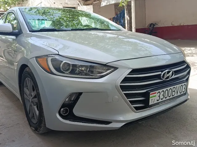 Hyundai Elantra 2016 · 2.0 AT