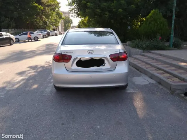 Hyundai Avante 2009 · 1.6 AT