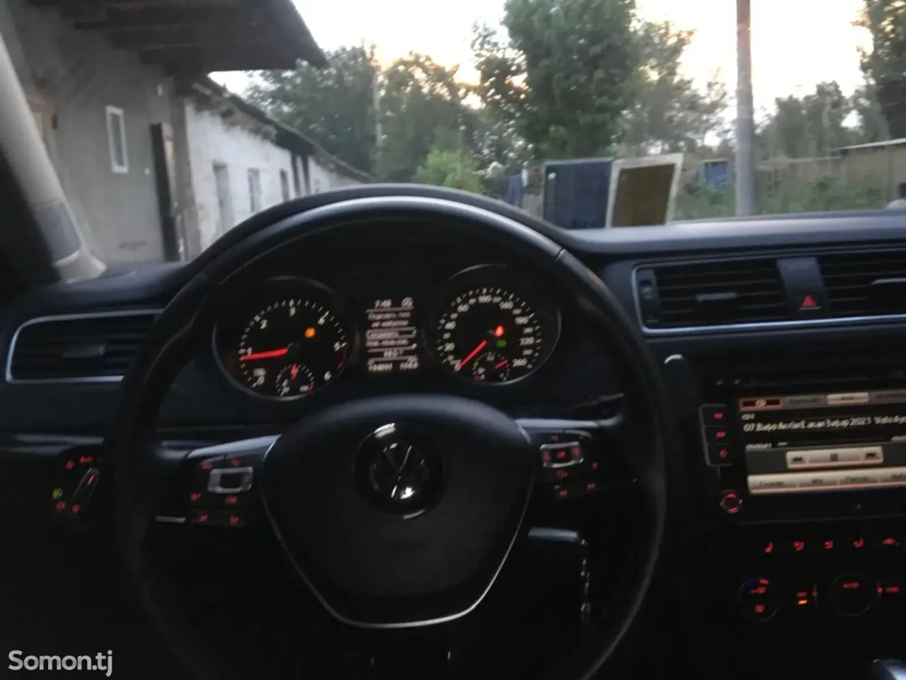 Volkswagen Jetta 2015 · 2.0 AT