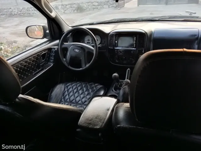 Ford Maverick 2004 · 2.0 MT