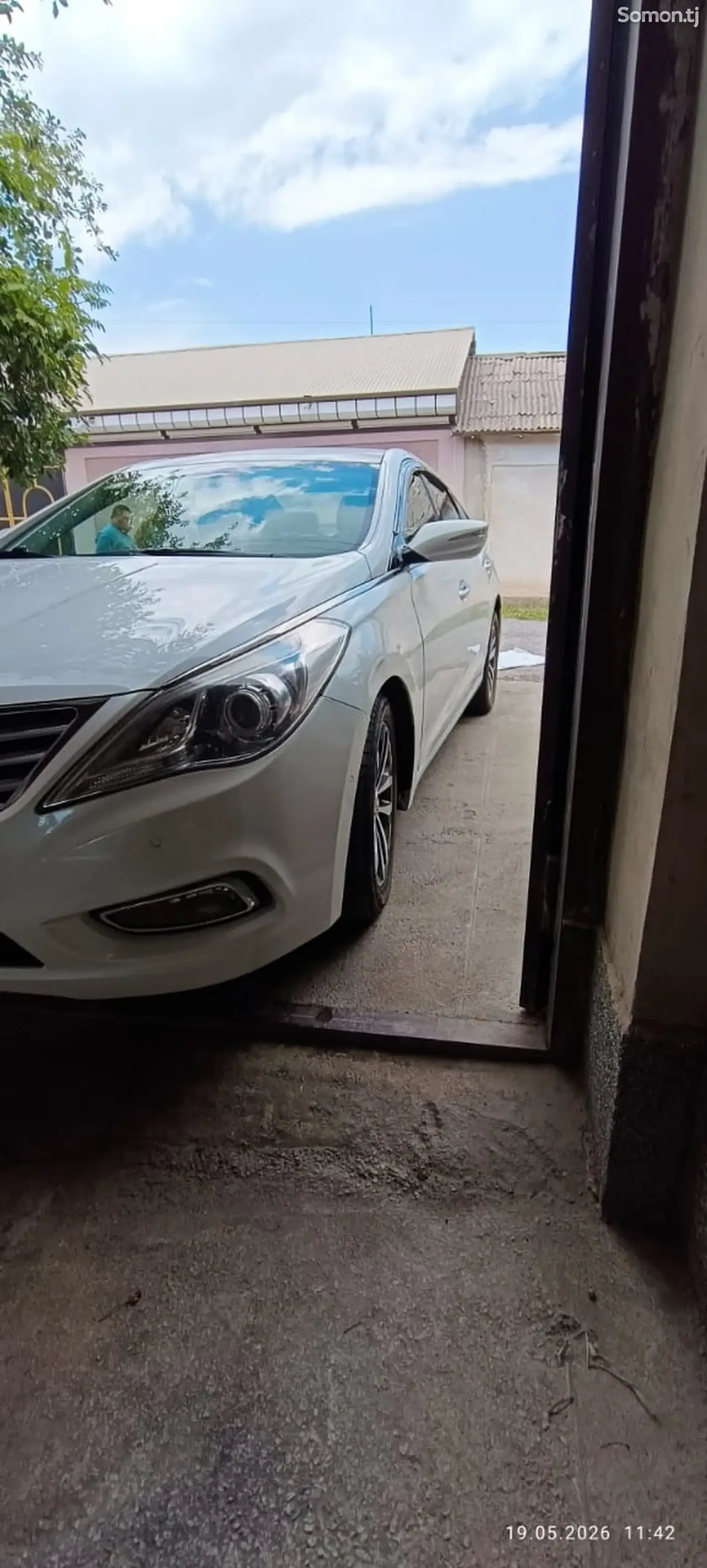 Hyundai Grandeur 2011 · 2.4 AT