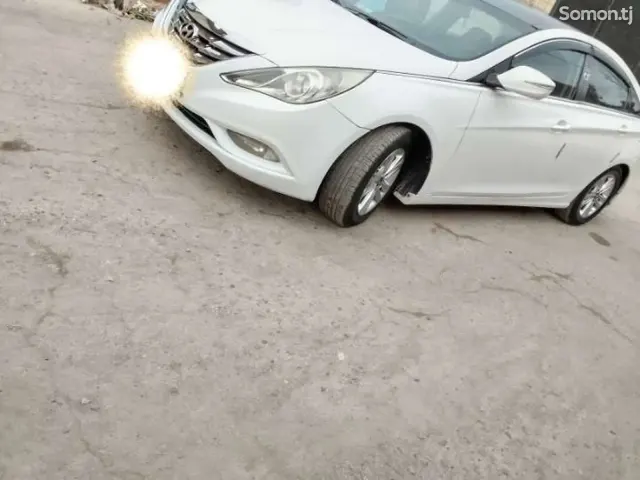 Hyundai Sonata 2011 · 2.0 AT