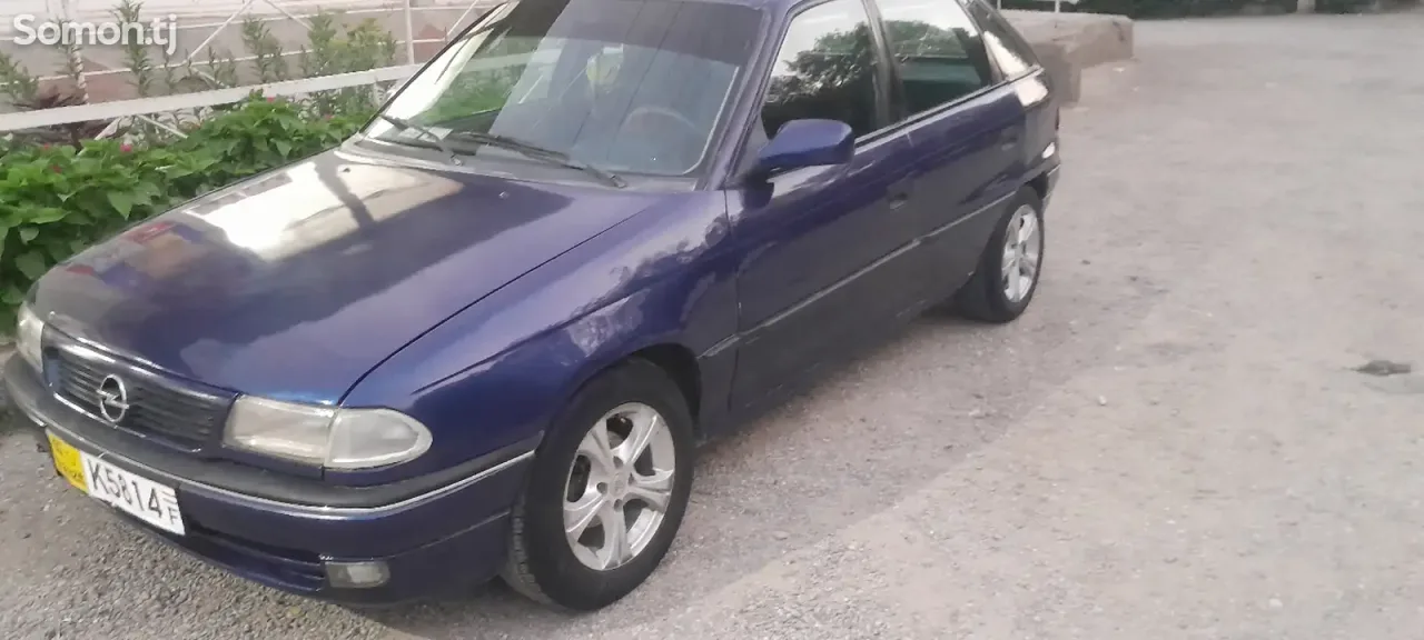 Opel Astra F 1992 · 1.8 MT