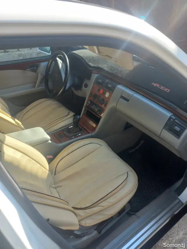 Mercedes-Benz E class 1998 · 2.2 MT