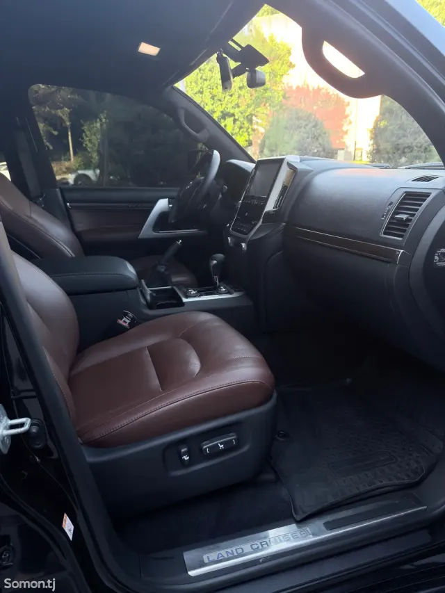 Toyota Land Cruiser 2016 · 4.7 AT
