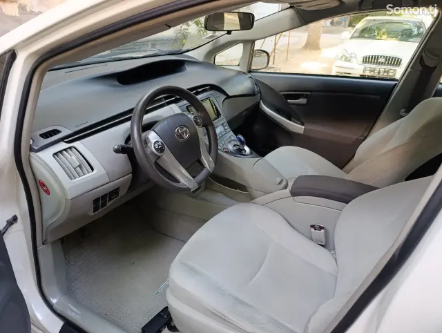 Toyota Prius 2010 · 1.8 AT