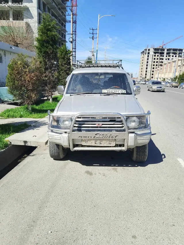 Mitsubishi Pajero 1991 · 2.2 AT