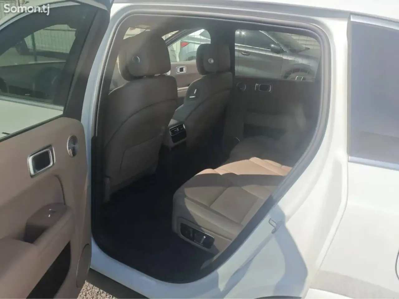 Li Auto (Lixiang) L7 2025 · AT