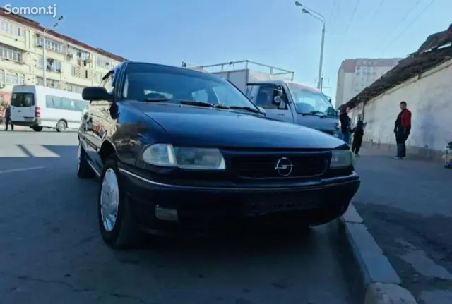Opel Astra F 1996 · 1.6 MT