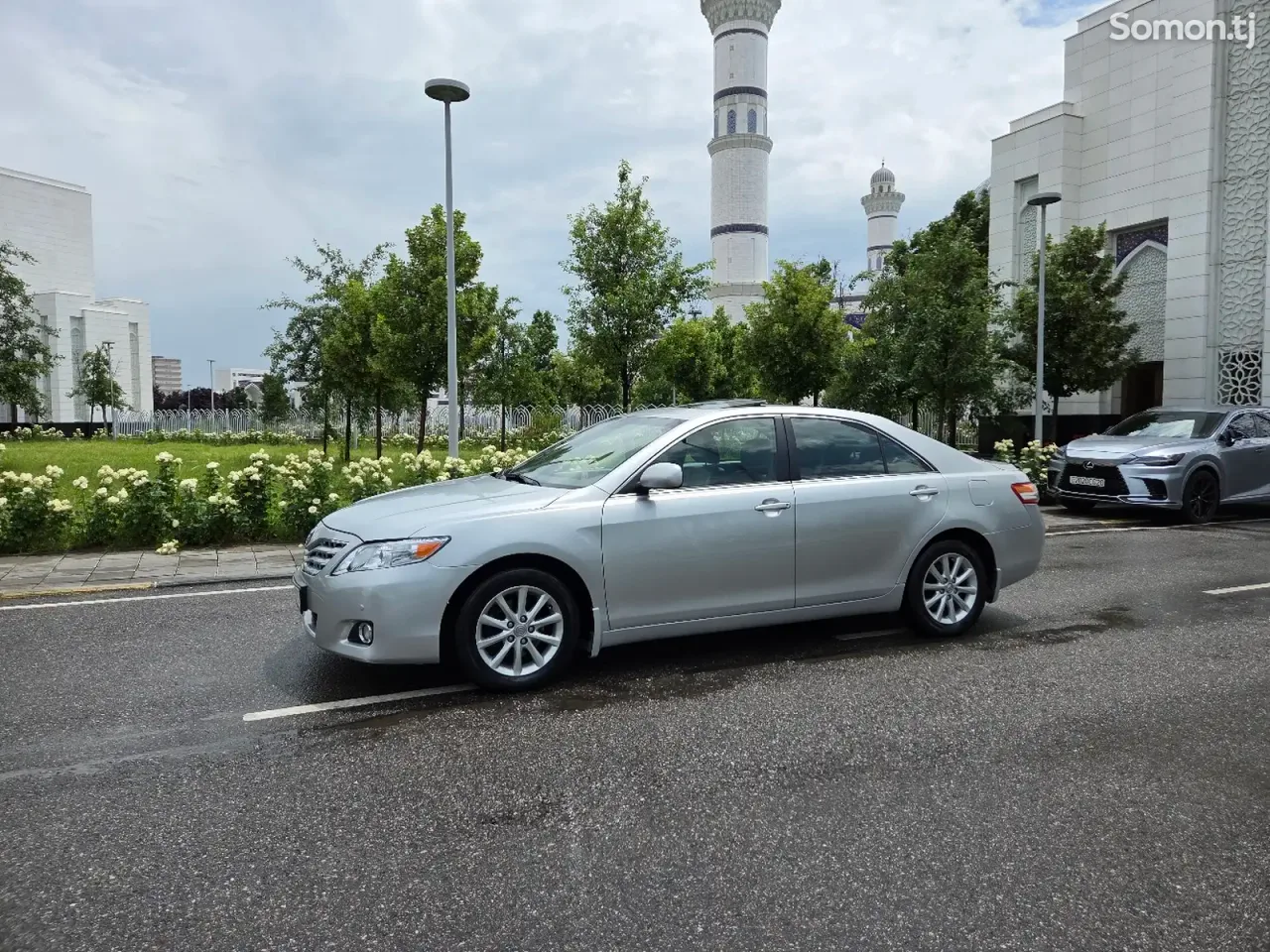 Toyota Camry 2011 · 2.4 AT