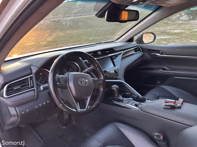 Toyota Camry 2020 · 2.5 AT