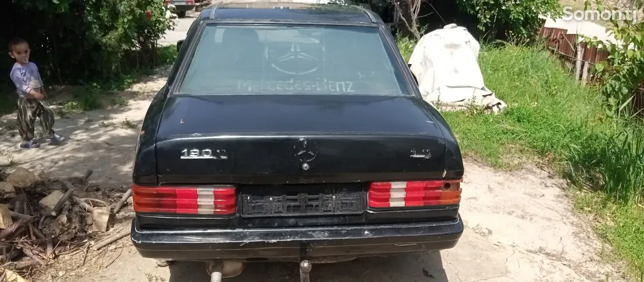 Mercedes-Benz W201 1988 · 1.8 MT