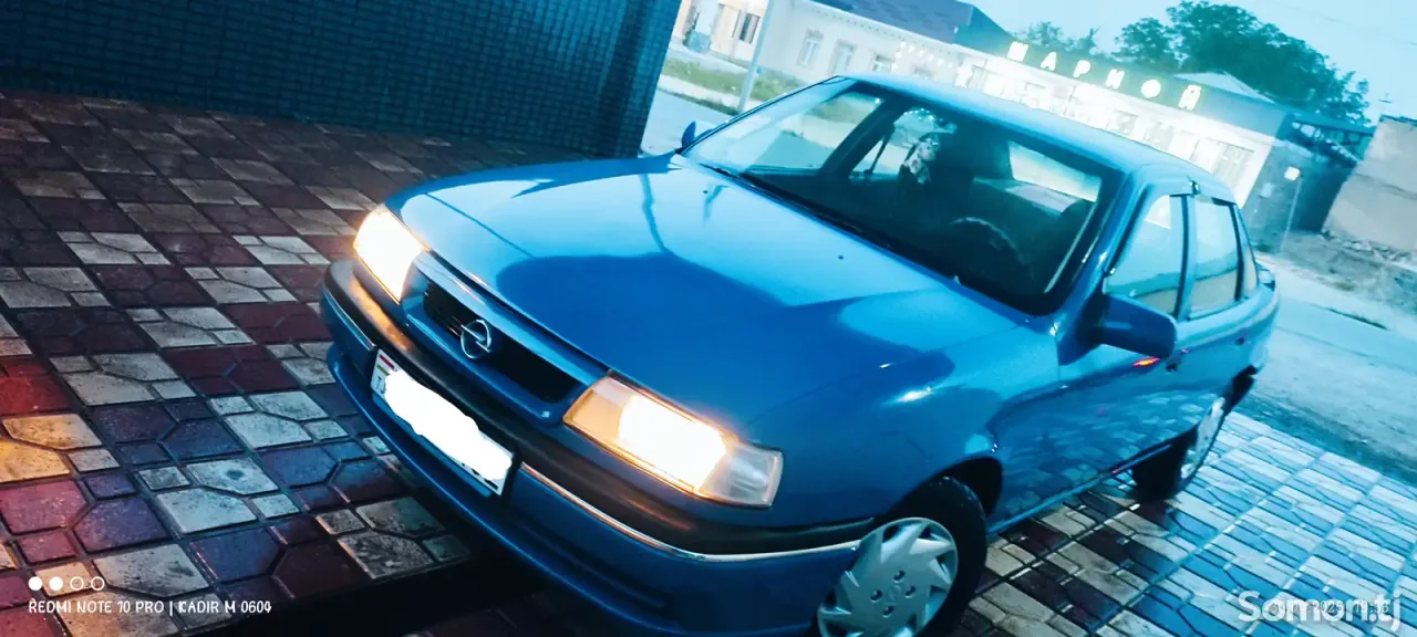 Opel Vectra A 1992 · 1.6 MT