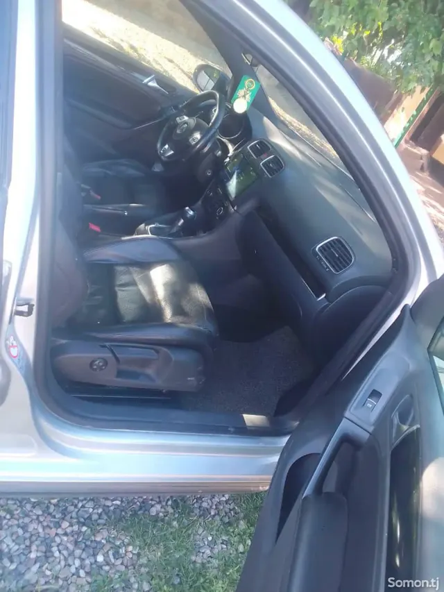 Volkswagen Golf 2012 · 2.0 AT