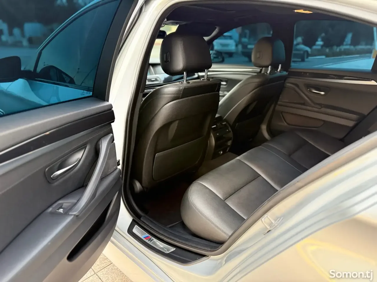 BMW 5 series 2015 · 3.0 AT