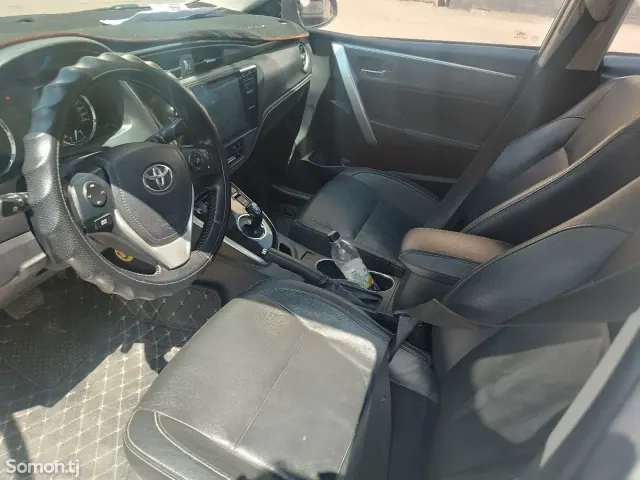 Toyota Corolla 2018 · 1.8 AT