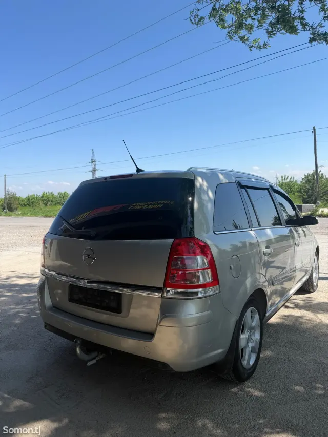 Opel Zafira 2010 · 1.8 MT