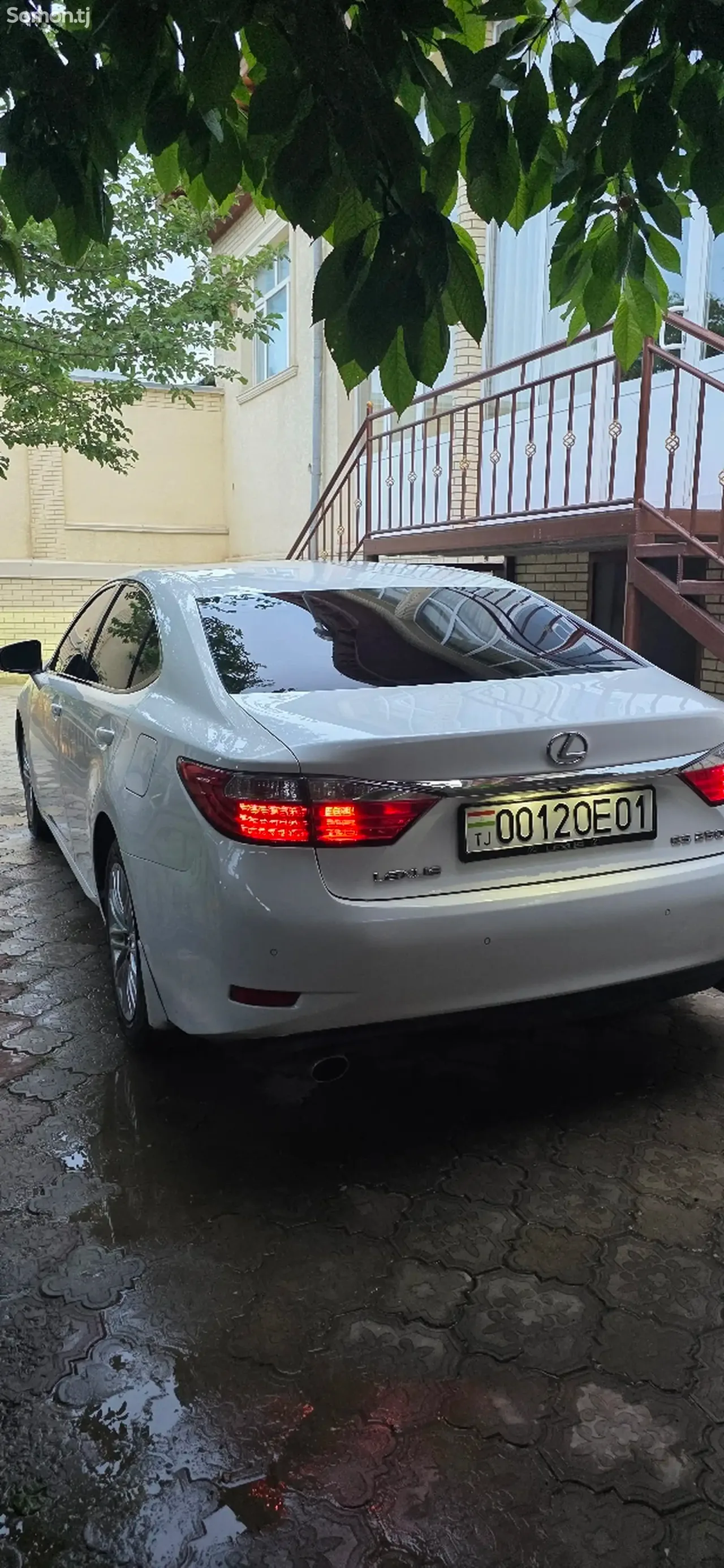 Lexus ES series 2014 · 2.5 AT