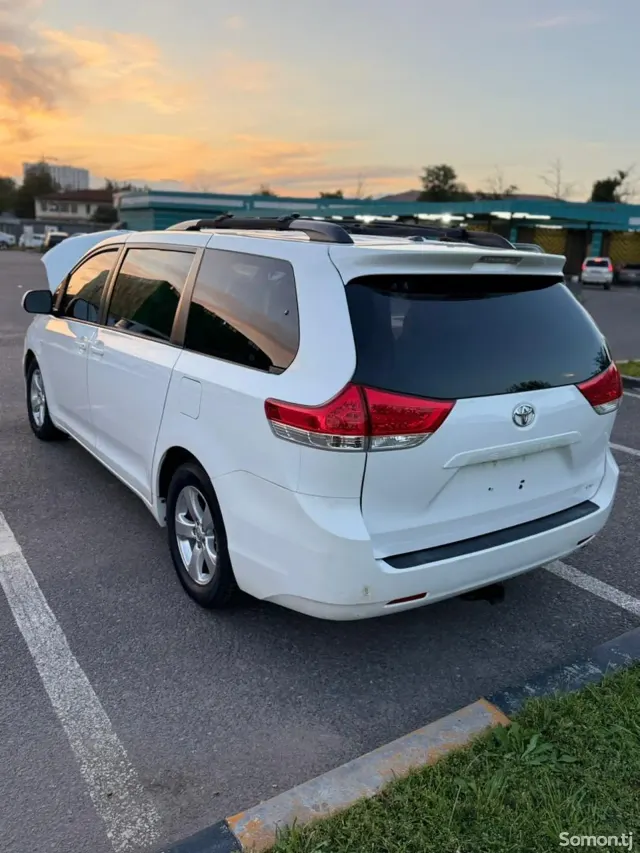 Toyota Sienna 2014 · 3.5 AT