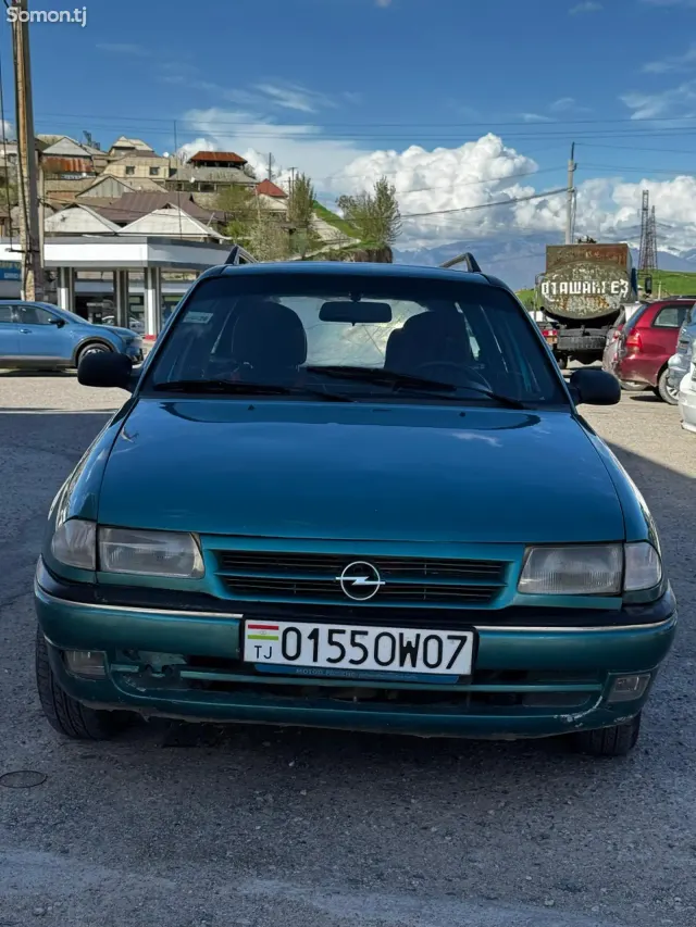 Opel Astra F 1995 · 1.6 MT
