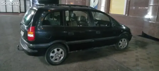 Opel Zafira 2000 · 0.8 MT