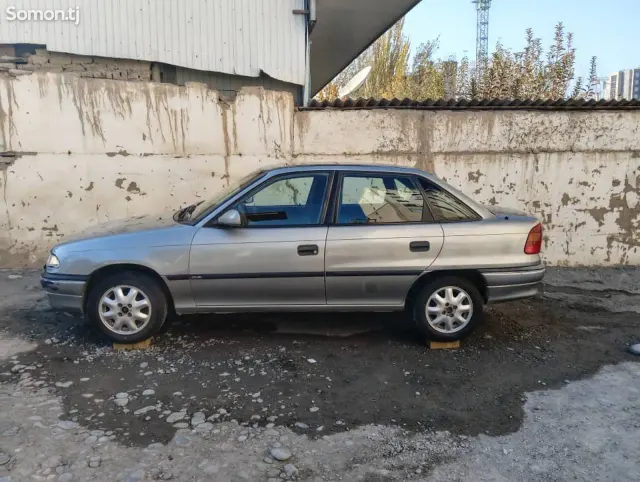 Opel Astra F 1996 · 1.6 AT