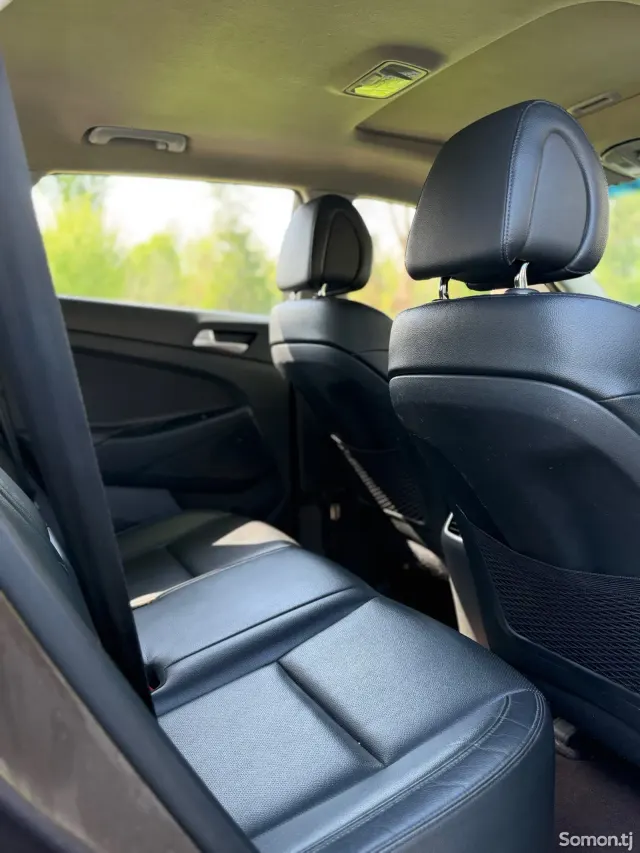 Hyundai Tucson 2016 · 1.6 AT