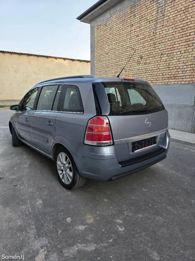 Opel Zafira 2006 · 2.2 AT